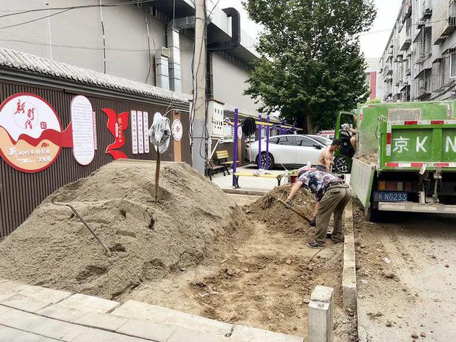 这社区便民晾衣杆让居民省心省力→k8凯发国际登录晾晒有去处顺义(图2)